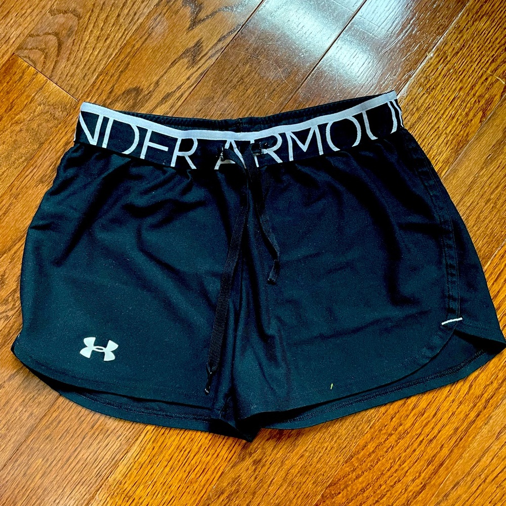 Underarmour women’s athletic shorts XS. LIKE NEW